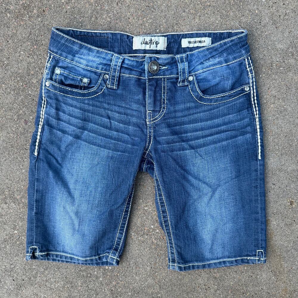 Daytrip Virgo Size 26 Bermuda Blue Jean Shorts Style DBK217
